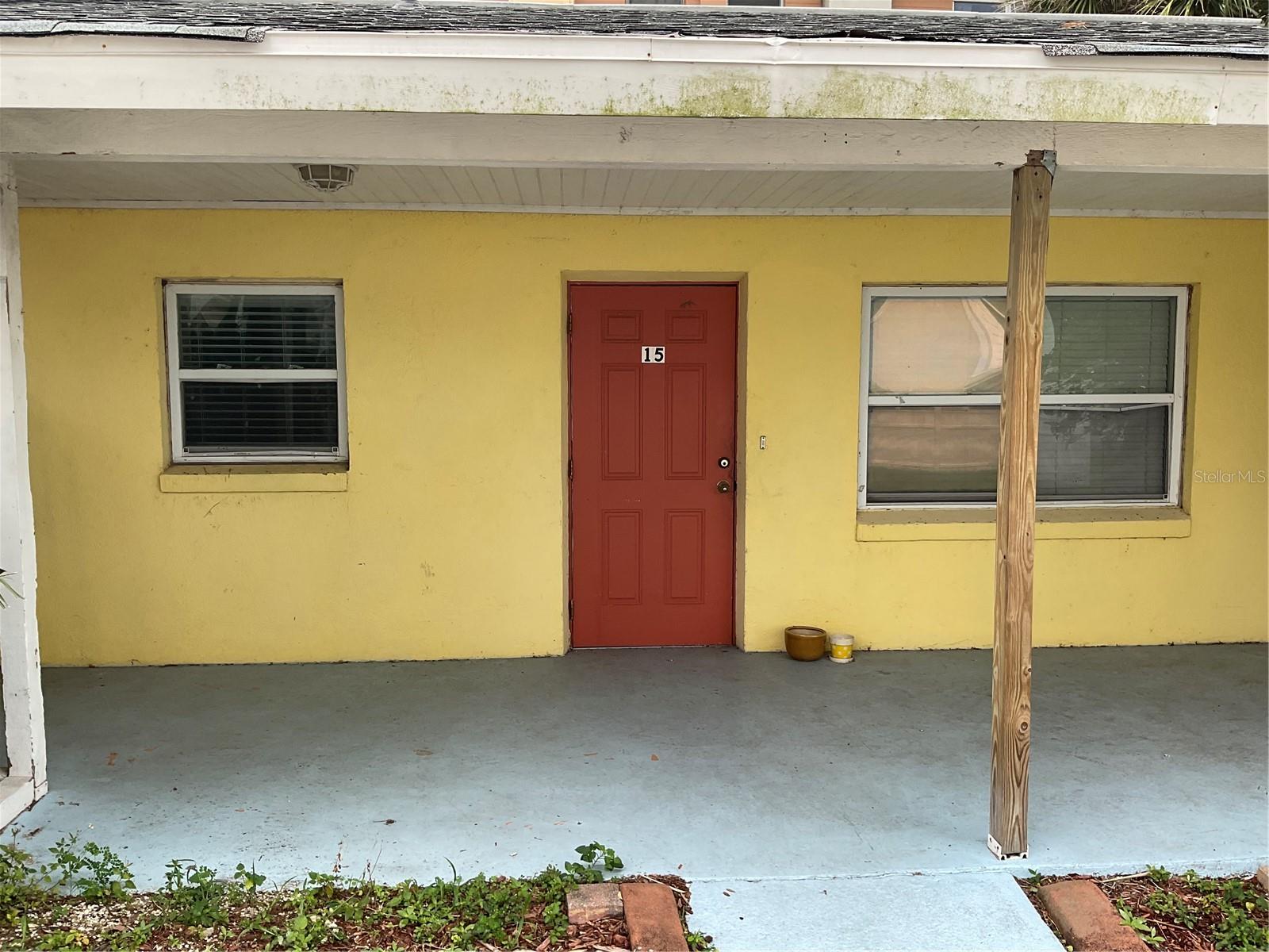 2121 Lakeview Dr Property Photo 1