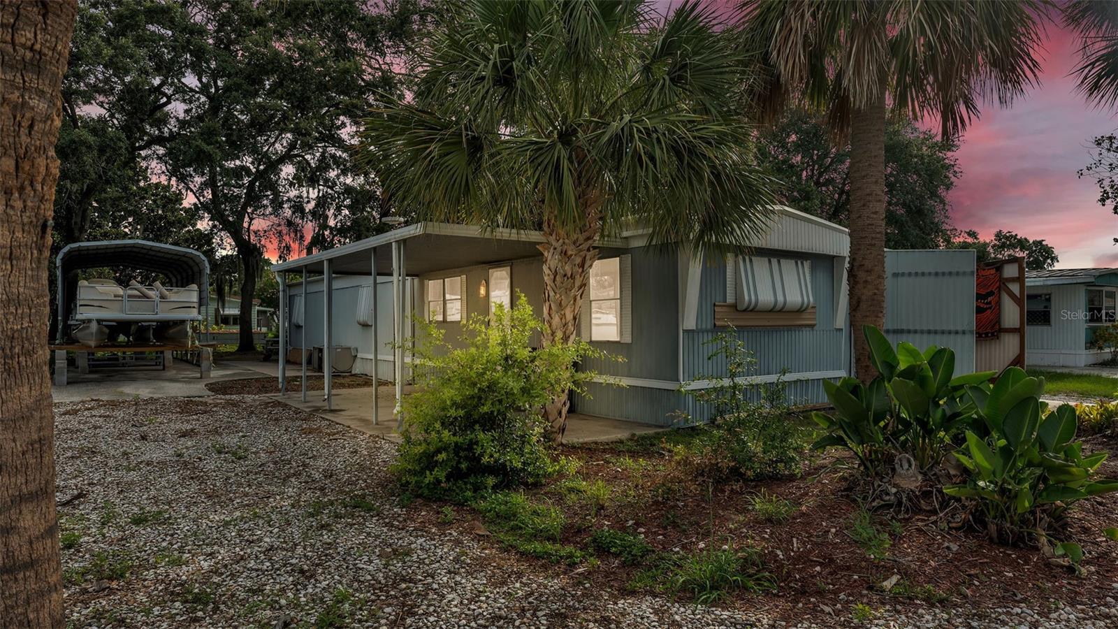 2068 Thelma Dr Property Photo 2