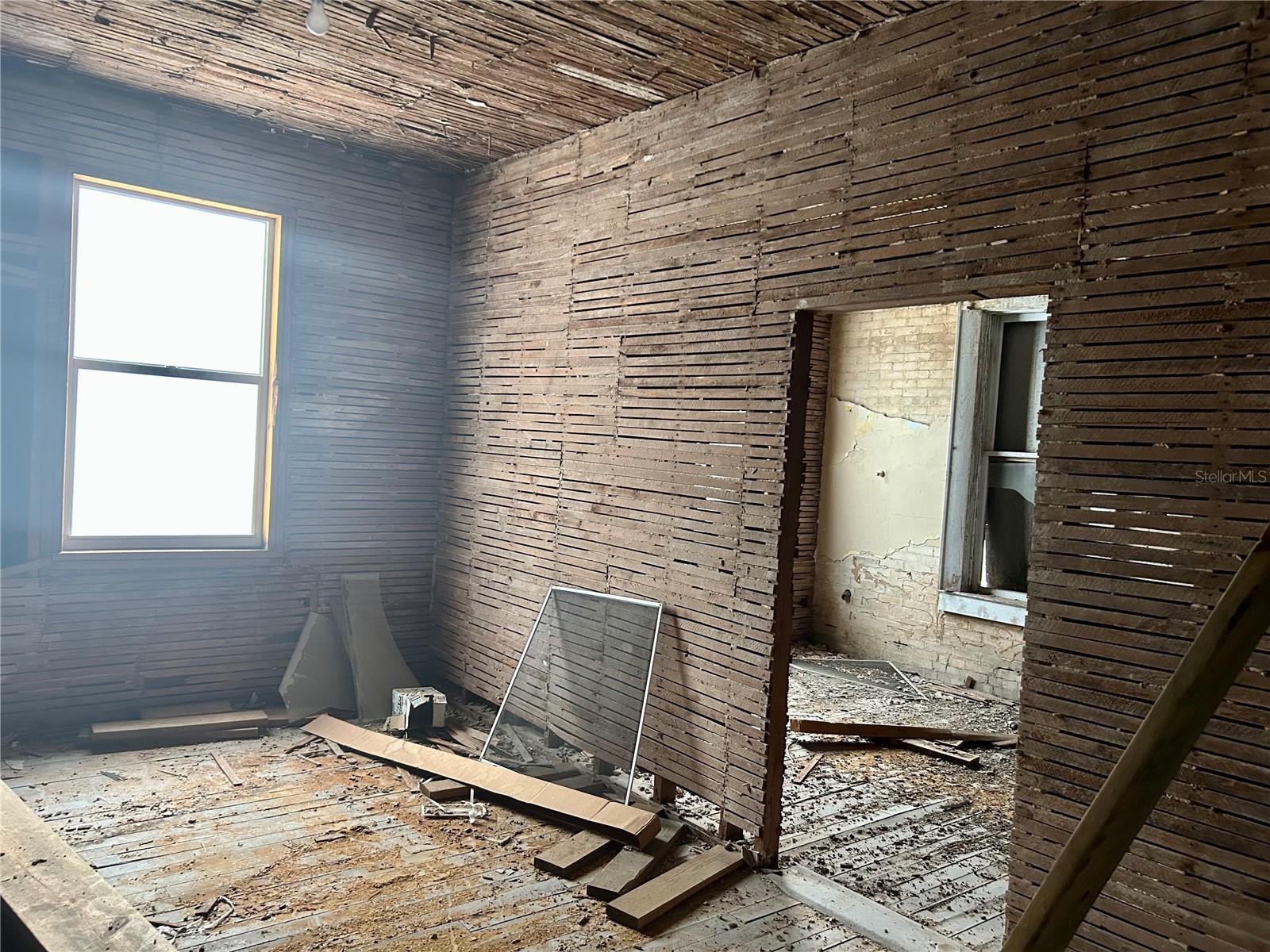 208 W Main St Property Photo 27