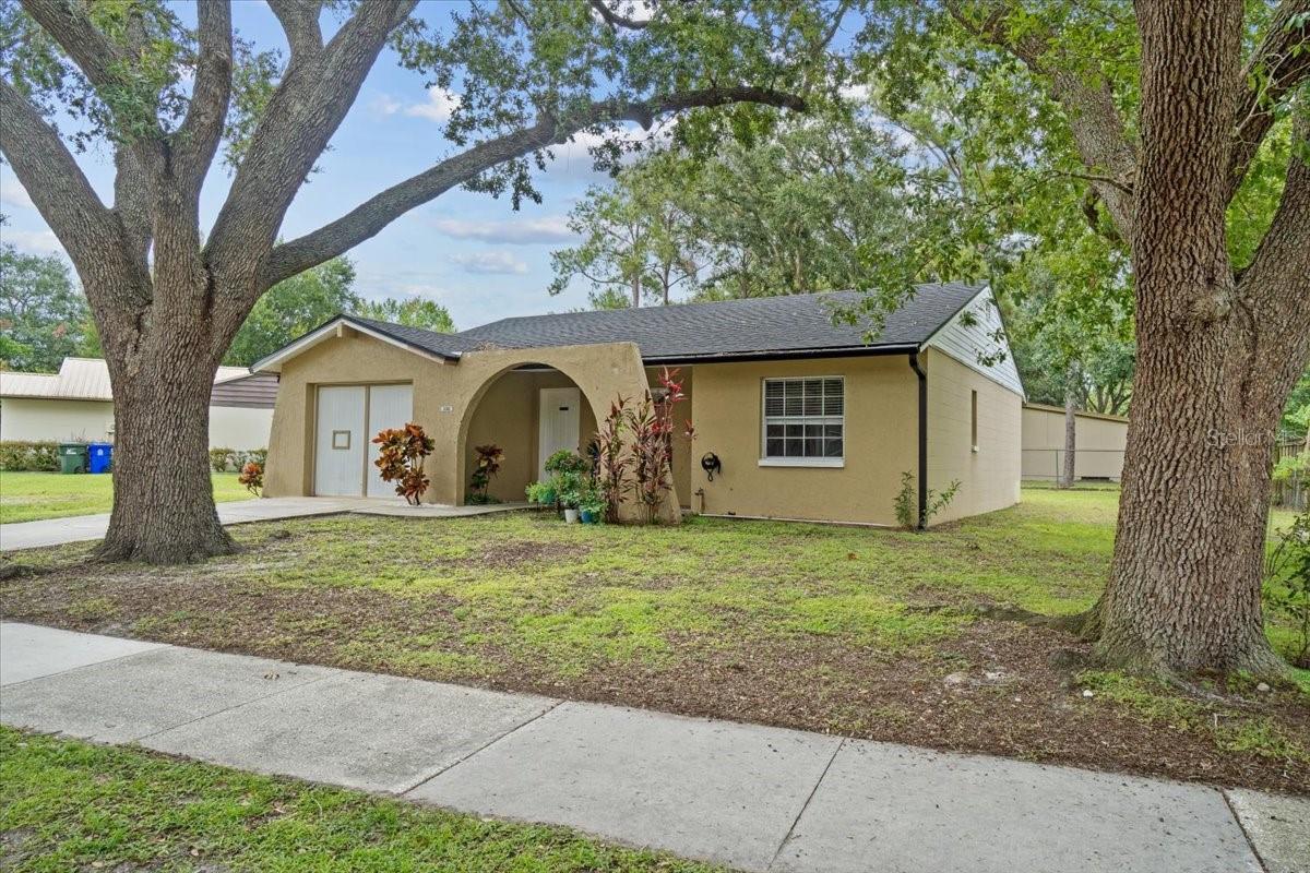 2261 Crystal Grove Ln Property Photo 1
