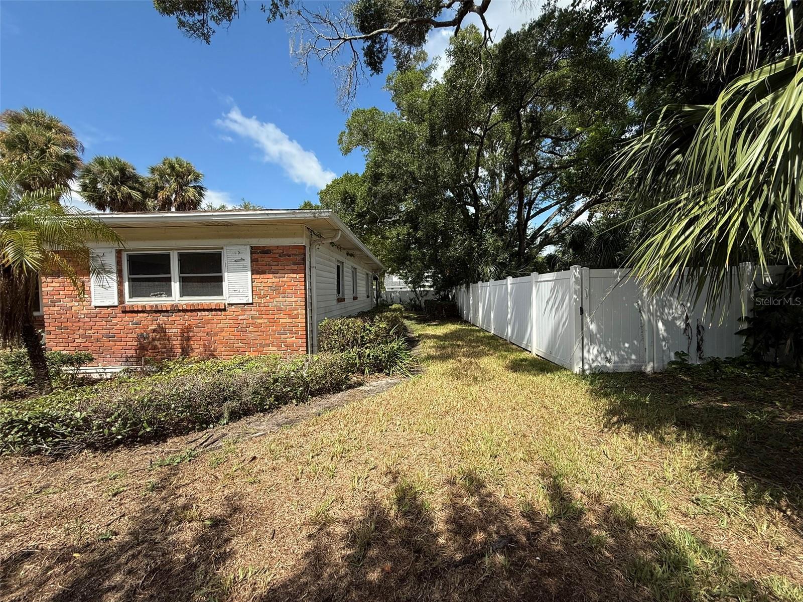 215 S West Shore Blvd Property Photo 2