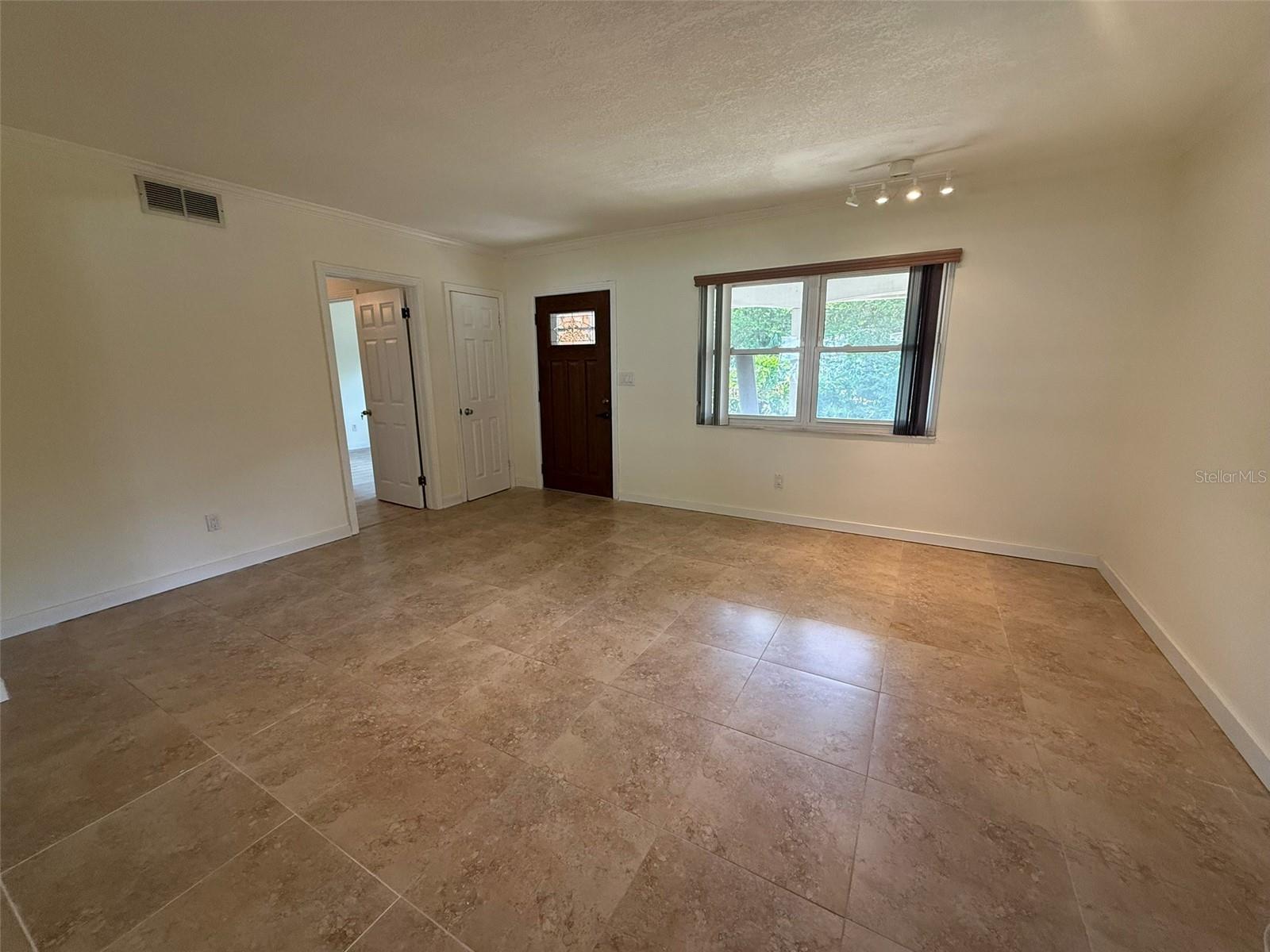 215 S West Shore Blvd Property Photo 7