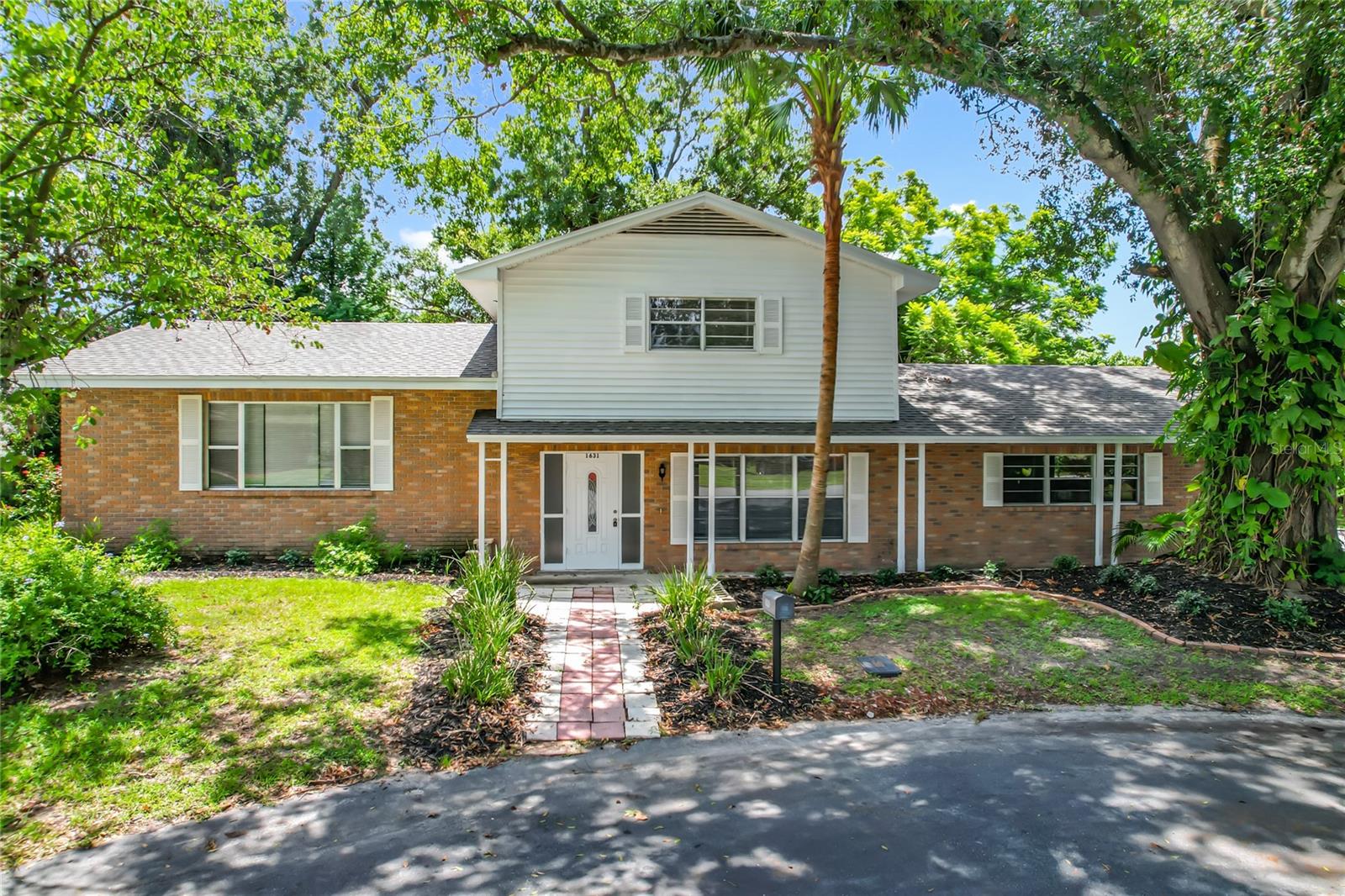 1631 Monterey Ln Property Photo 1