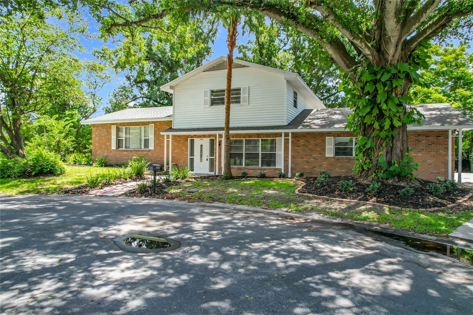 1631 Monterey Ln Property Photo 4