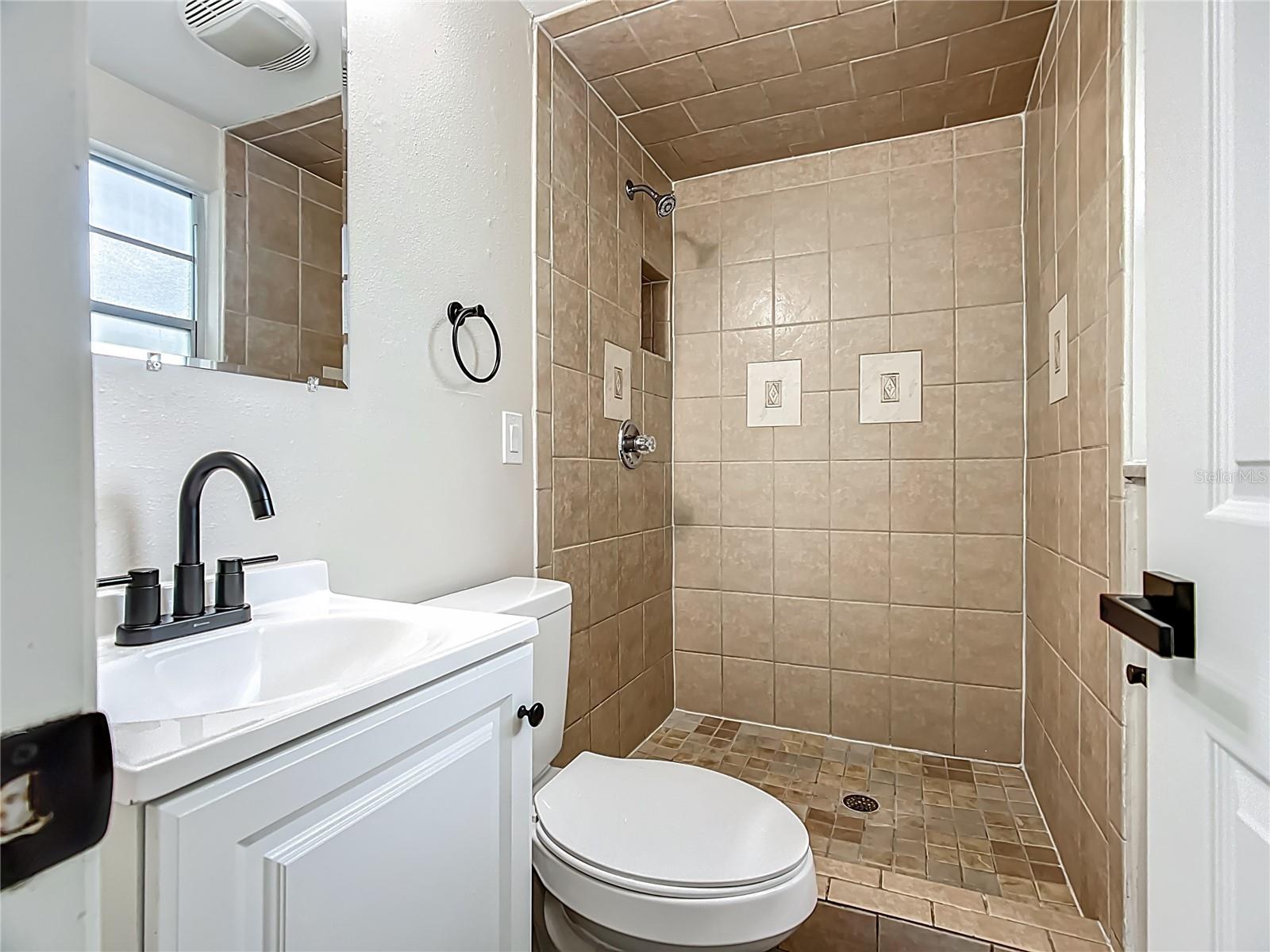 1631 Monterey Ln Property Photo 24