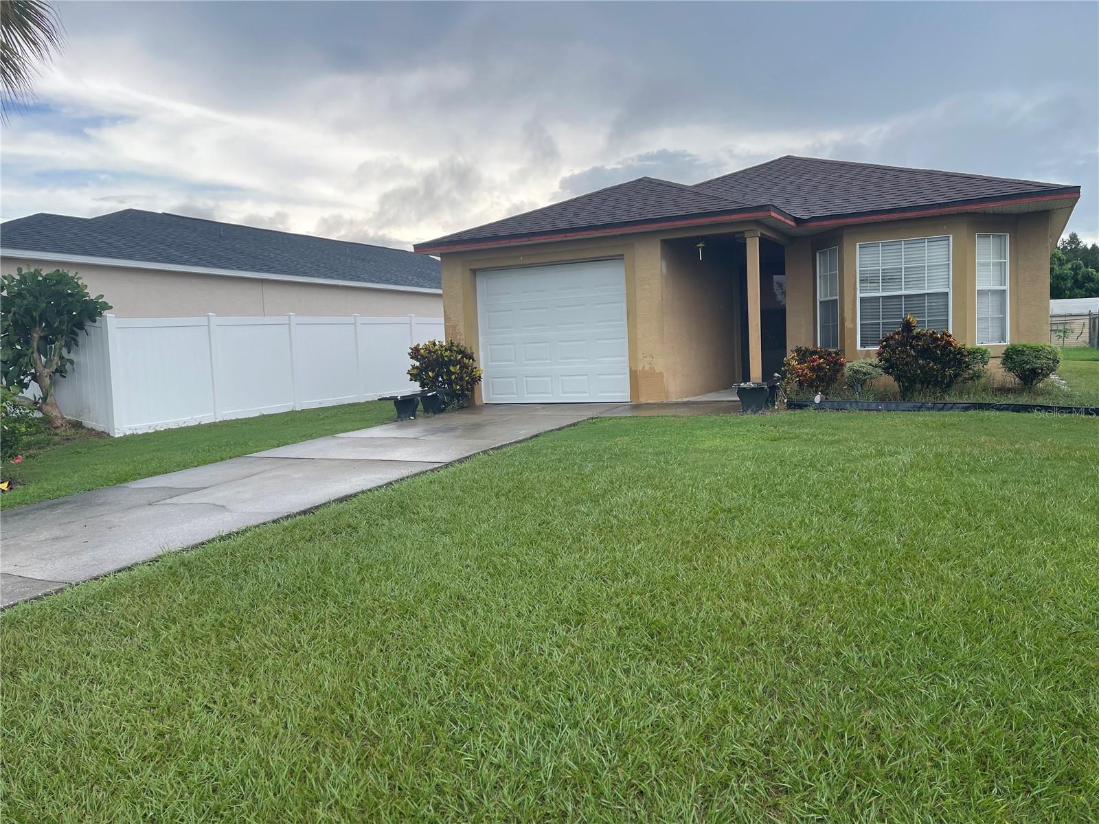 2418 N Crystal Lake Dr Property Photo 1