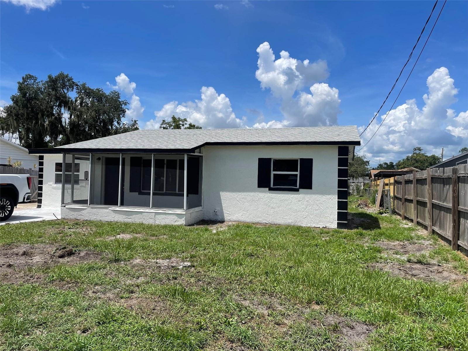 2216 Weber St Property Photo 1