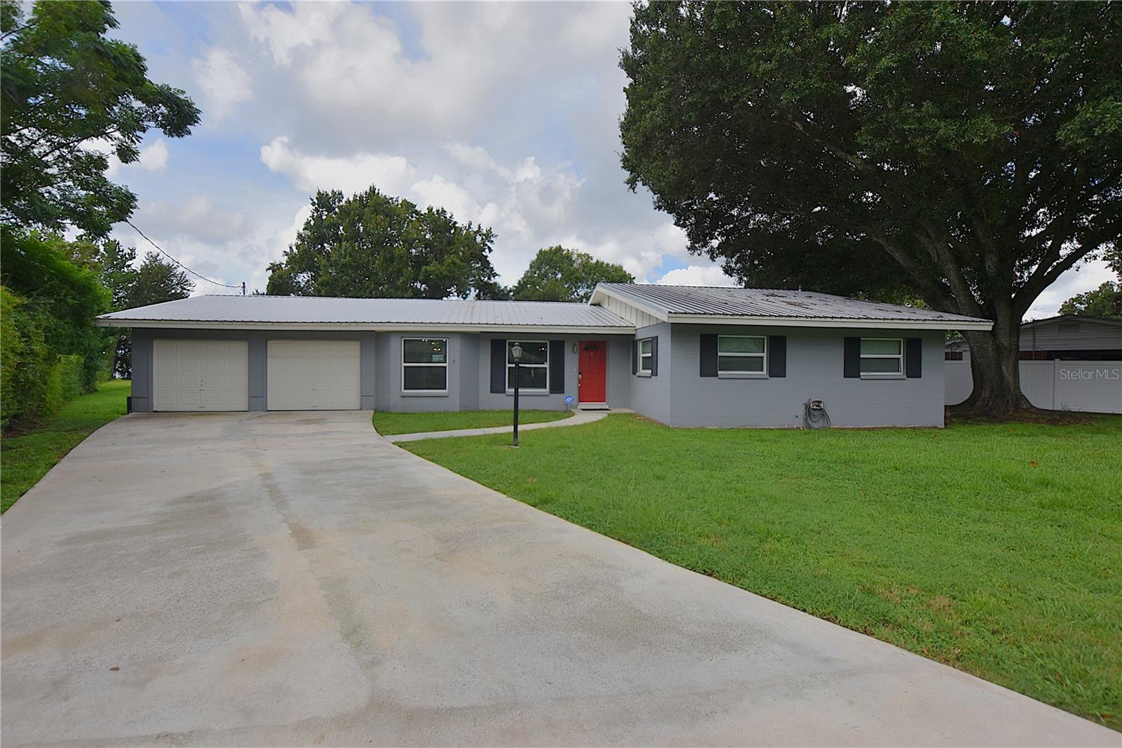 561 Lake Bonny Dr E Property Photo 1