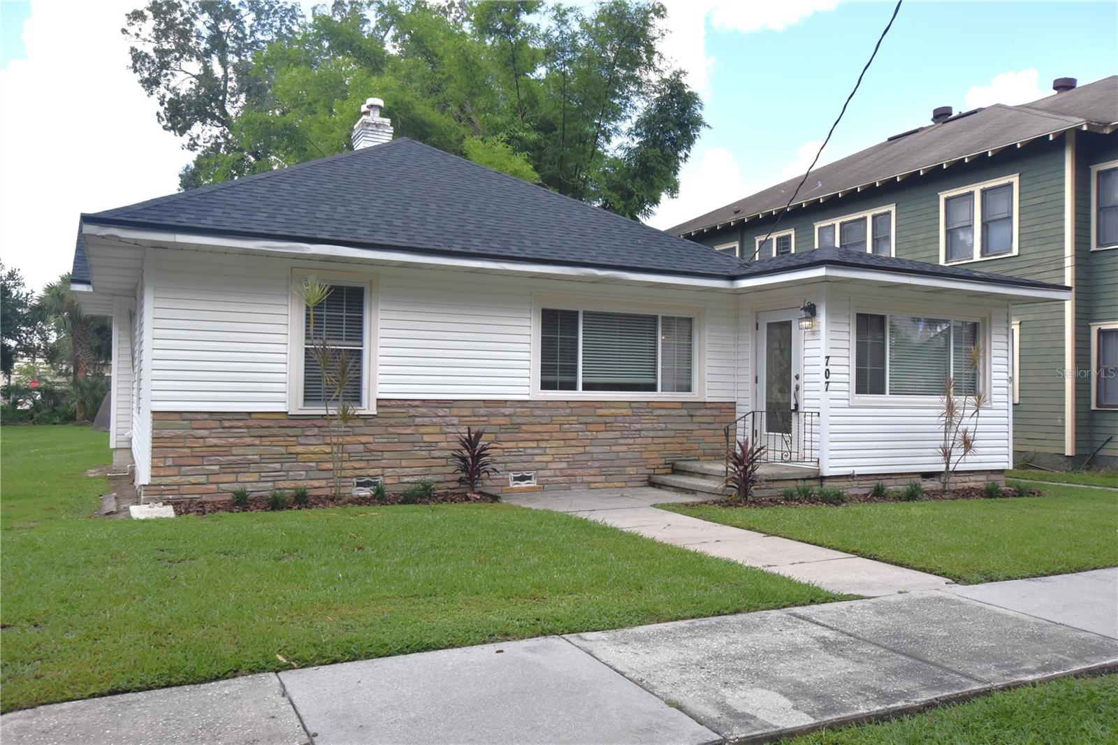 707 E Lime St Property Photo 1