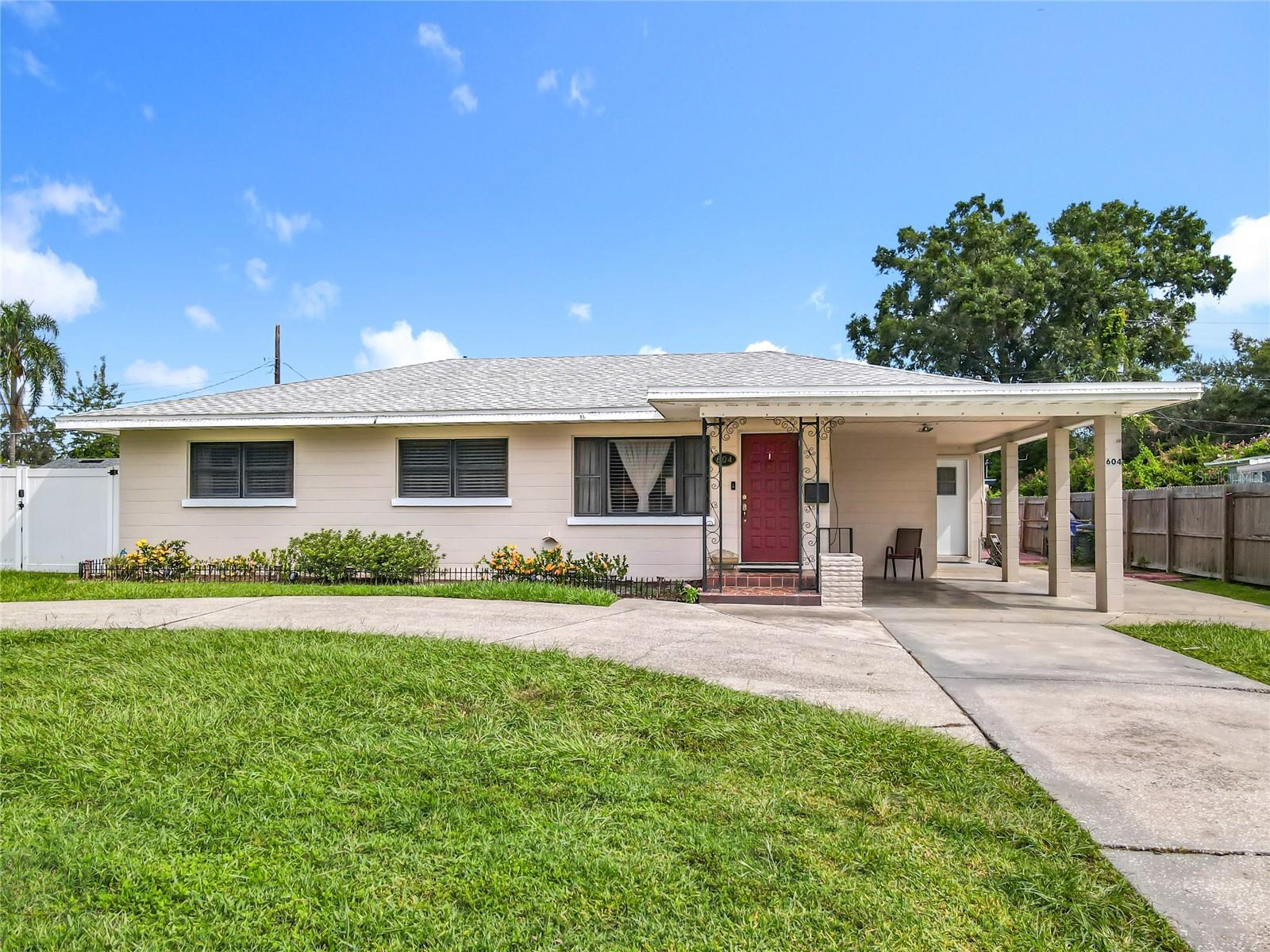 604 E EDGEWOOD DR Property Photo 1