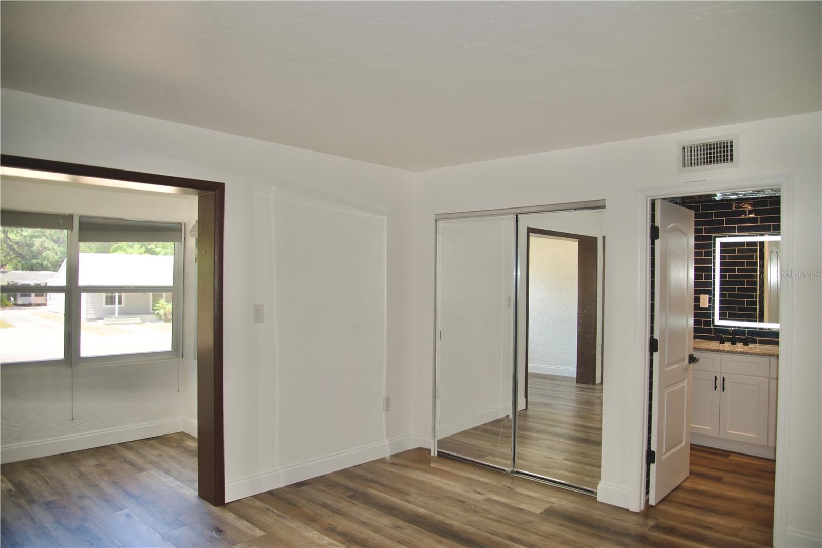 220 N Idlewood Ave #204 Property Photo 8
