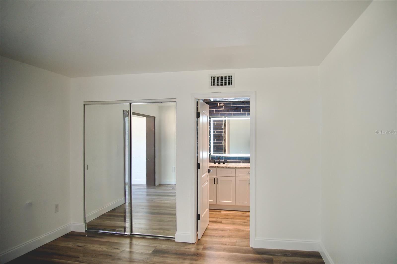 220 N Idlewood Ave #204 Property Photo 9