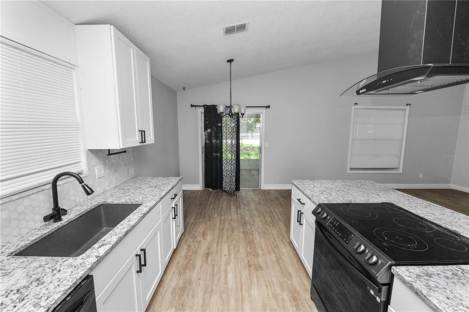 3307 Fox Ridge Dr Property Photo 7