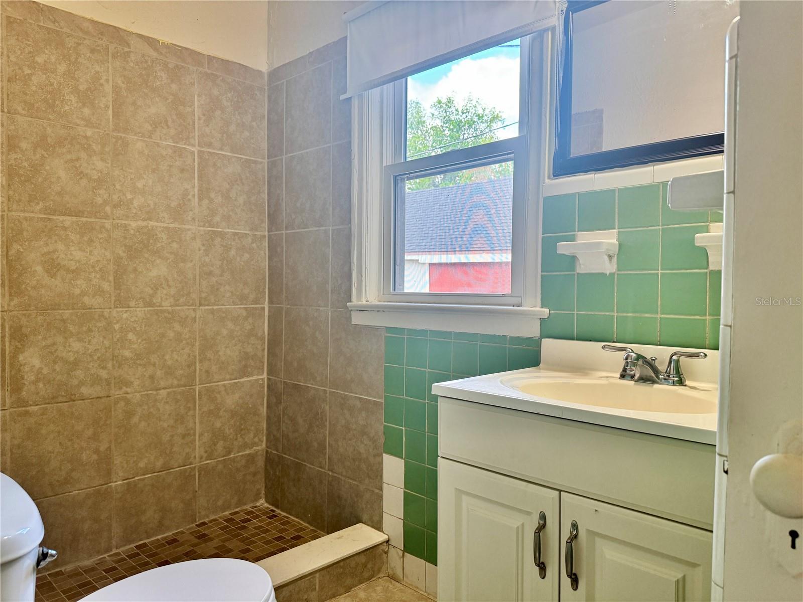 425 E Sessoms Ave Property Photo 6