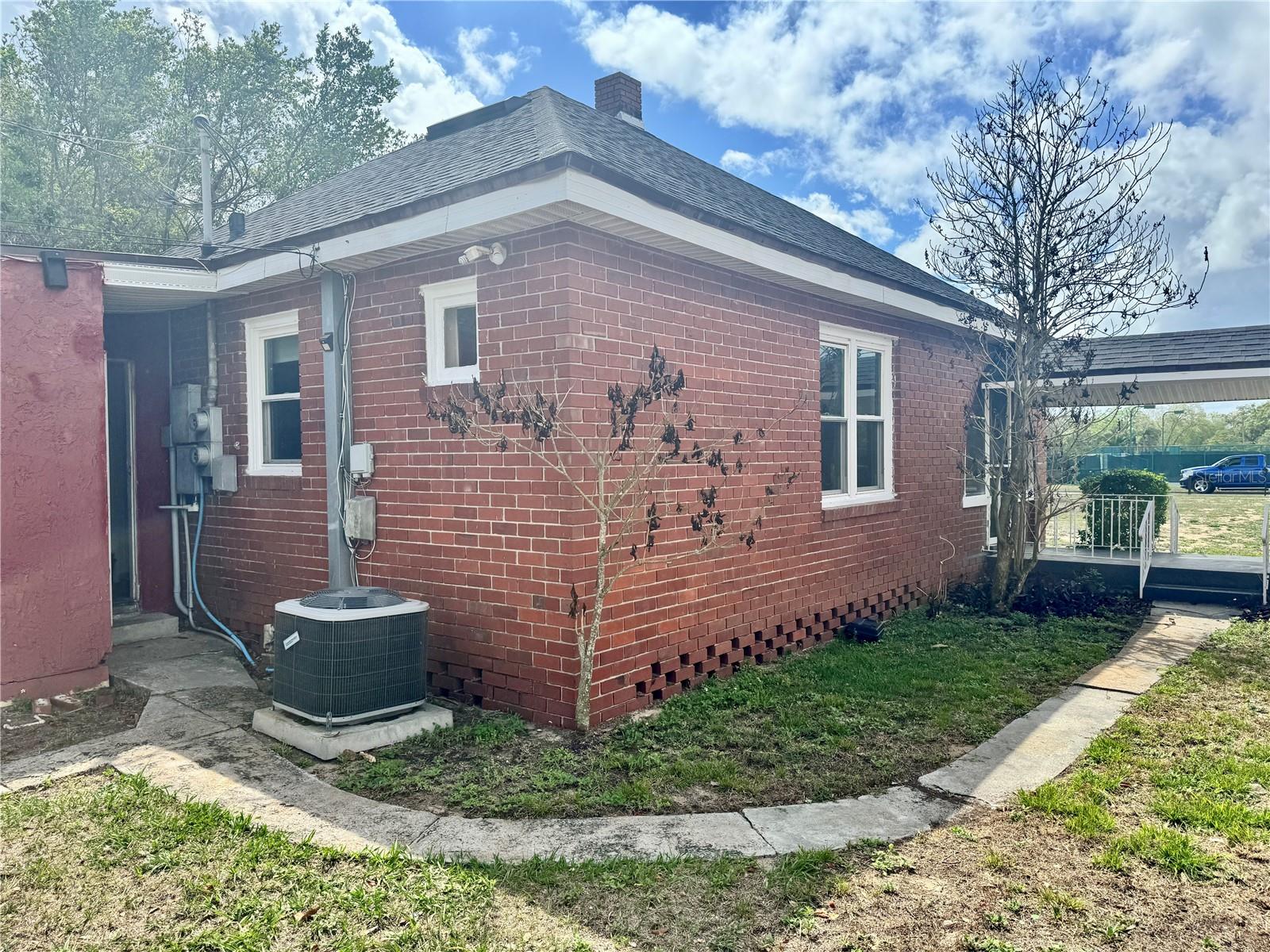 425 E Sessoms Ave Property Photo 28