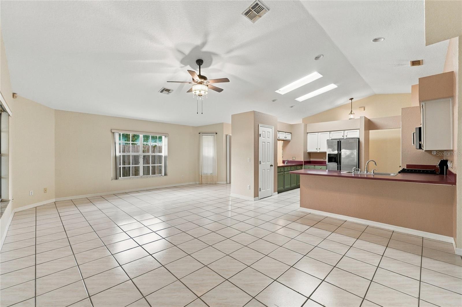 511 Marcia Loop Property Photo 6