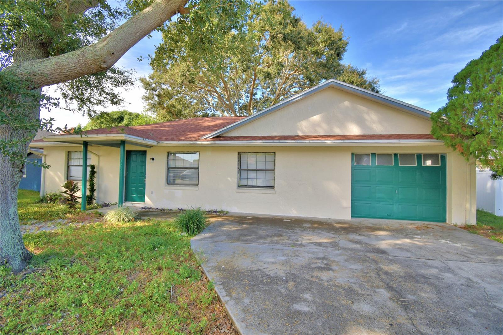 373 LAKE DAISY CIR