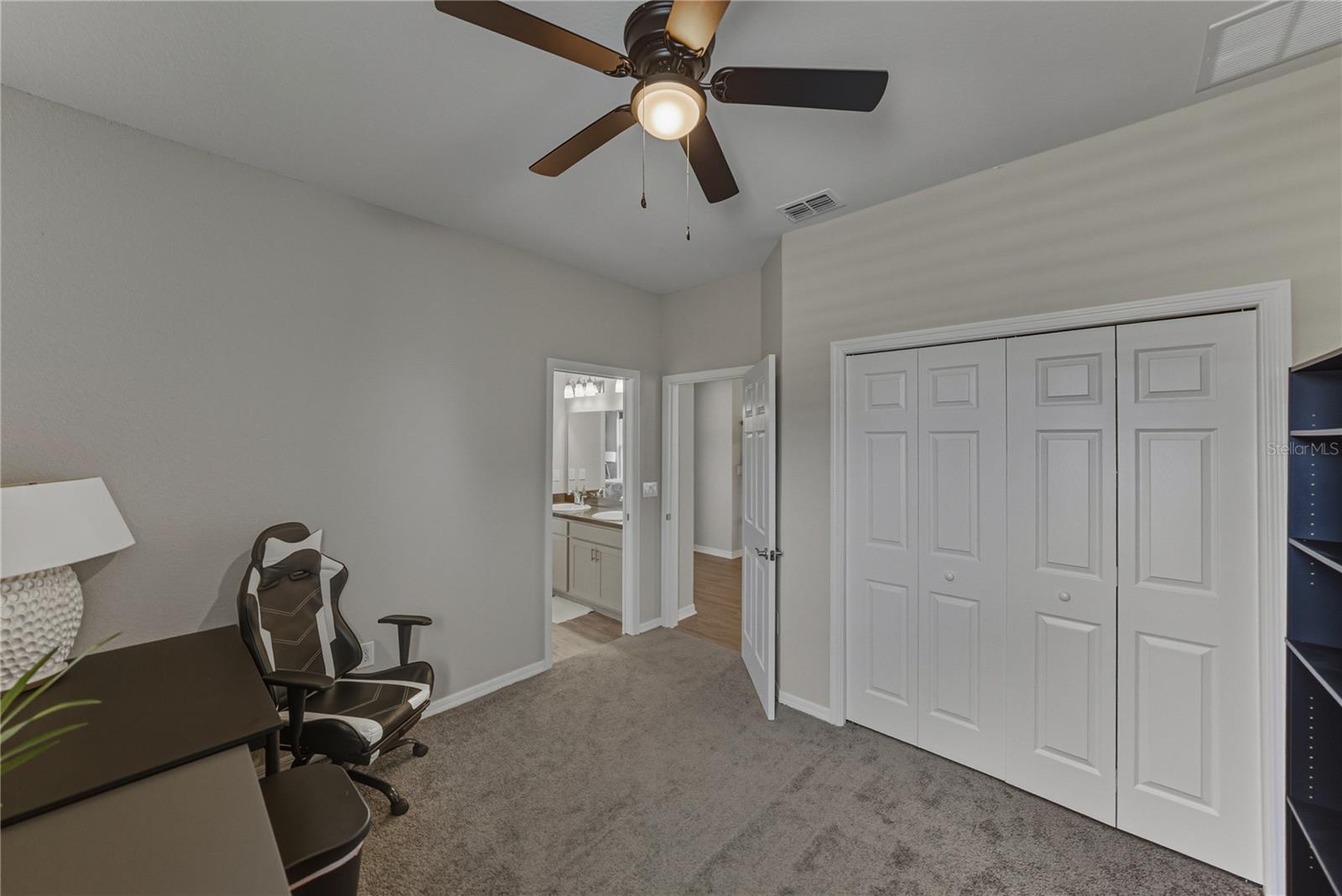929 Montgomery Ln Property Photo 14