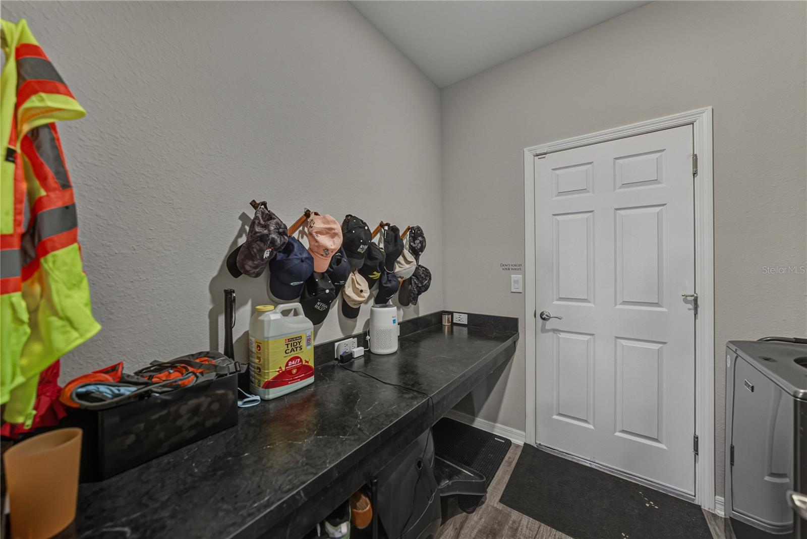 929 Montgomery Ln Property Photo 29