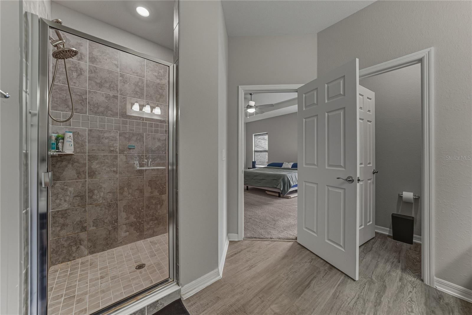 929 Montgomery Ln Property Photo 36