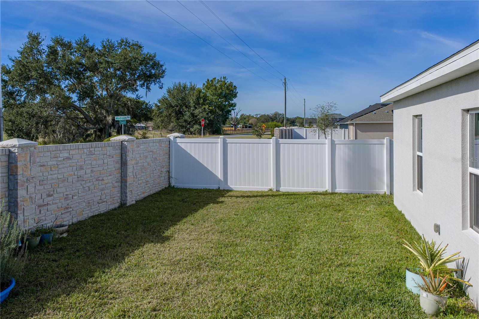 929 Montgomery Ln Property Photo 42