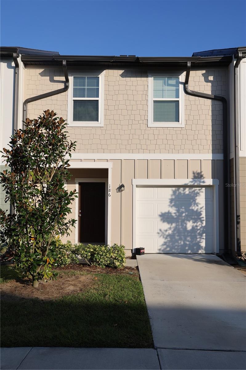 186 MANDOVI ST Property Photo 1
