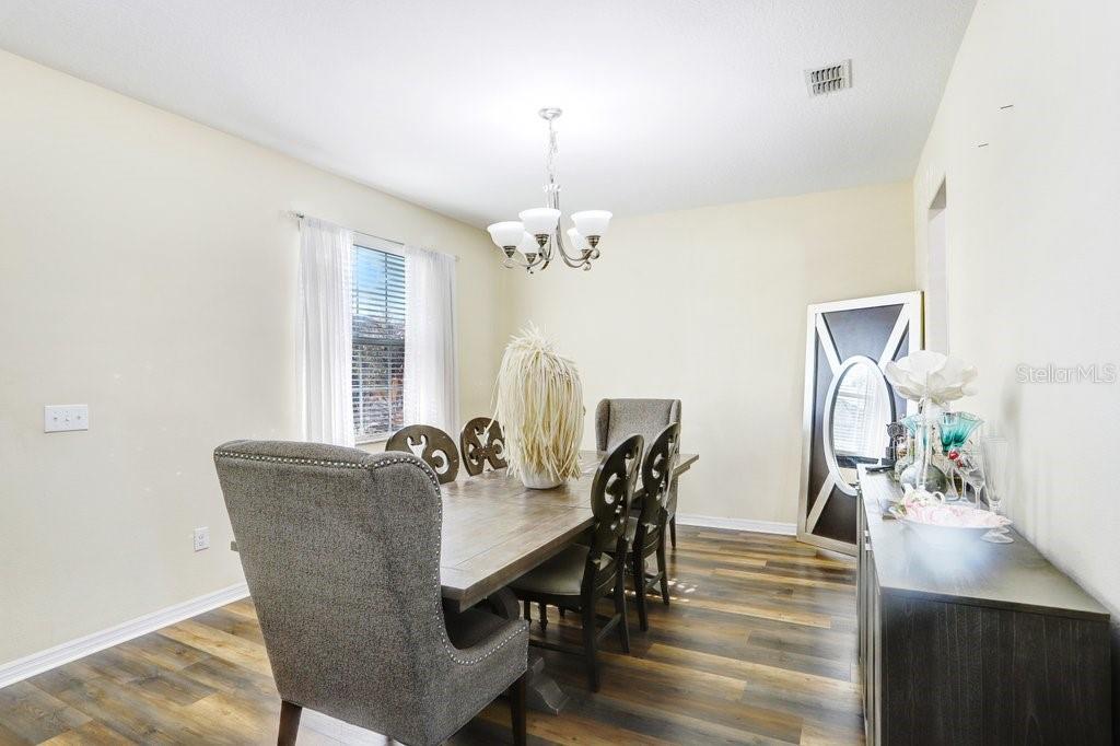 13117 Royal Pines Ave Property Photo 6