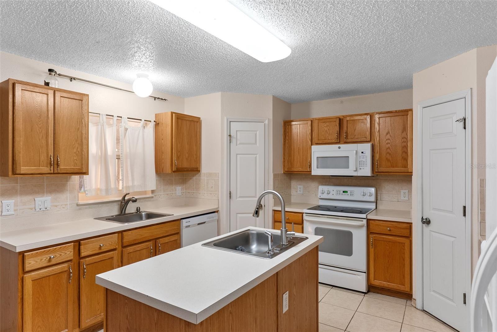 1009 Ronlin St Property Photo 9