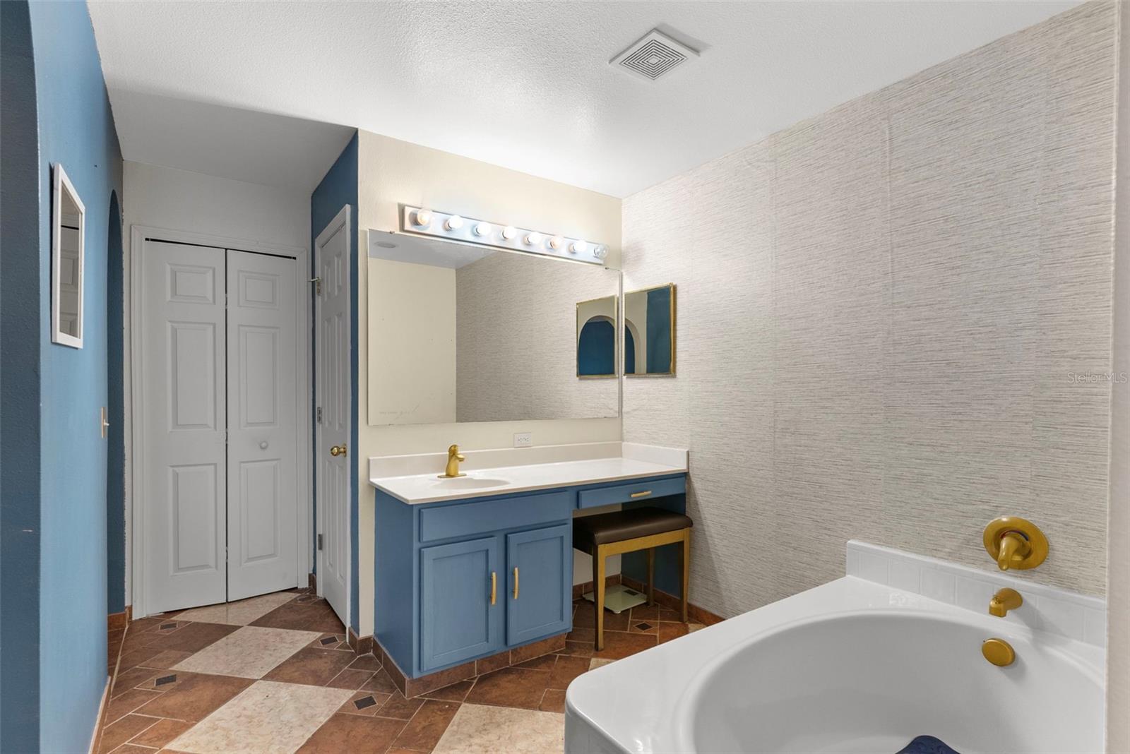 1009 Ronlin St Property Photo 18