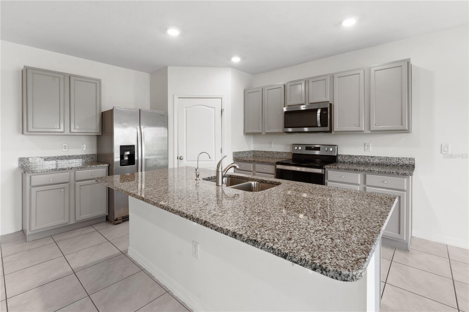 2651 Grandbury Grove Rd Property Photo 2