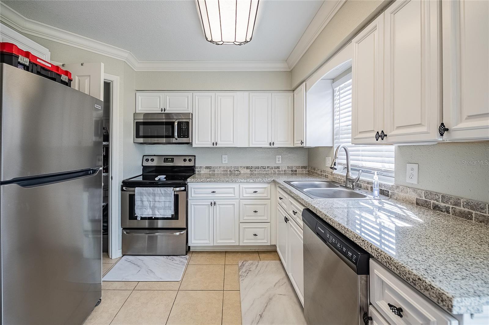 1920 E Edgewood Dr #l4 Property Photo 10