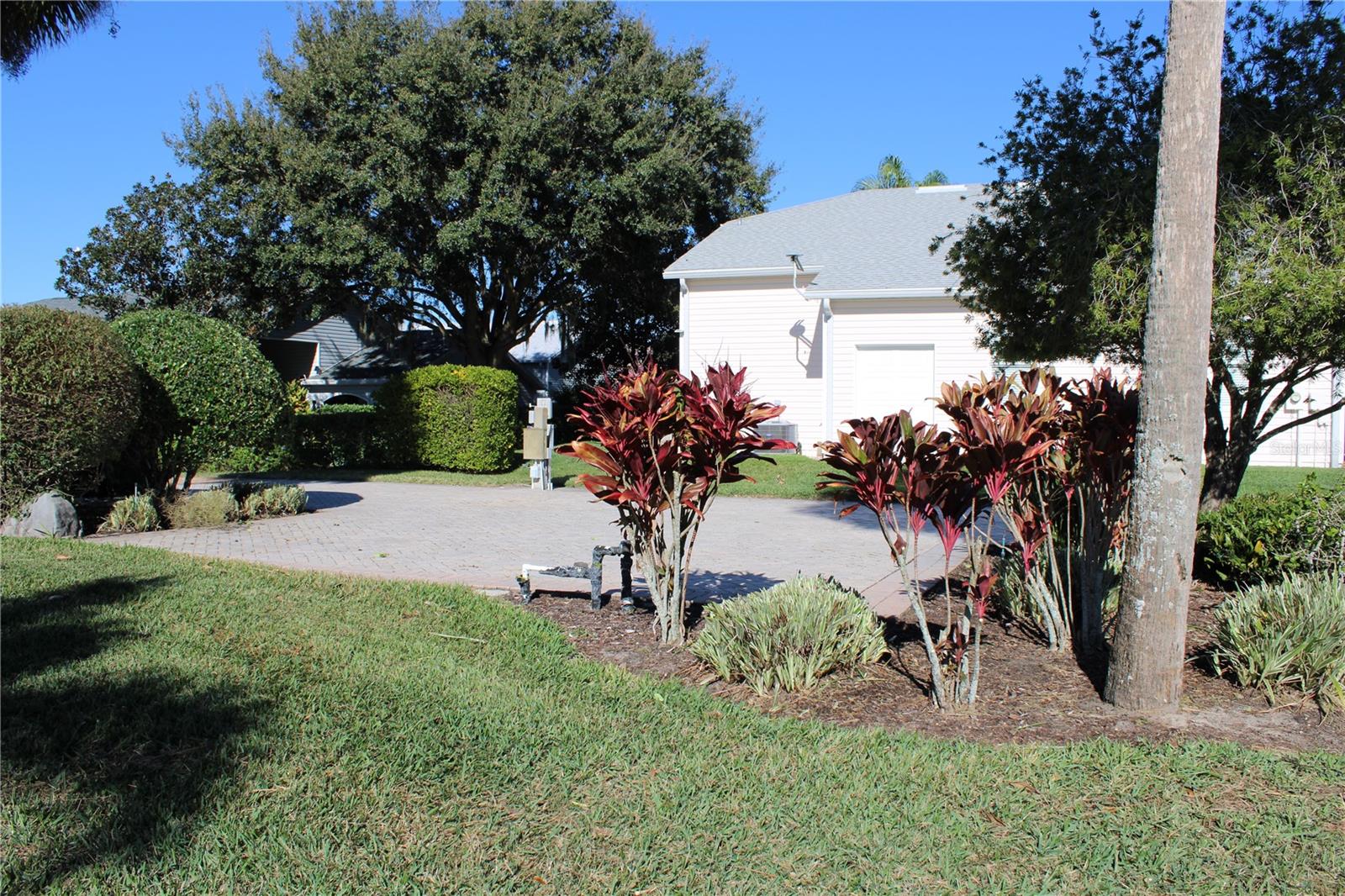352 Travelers Dr Property Photo 2