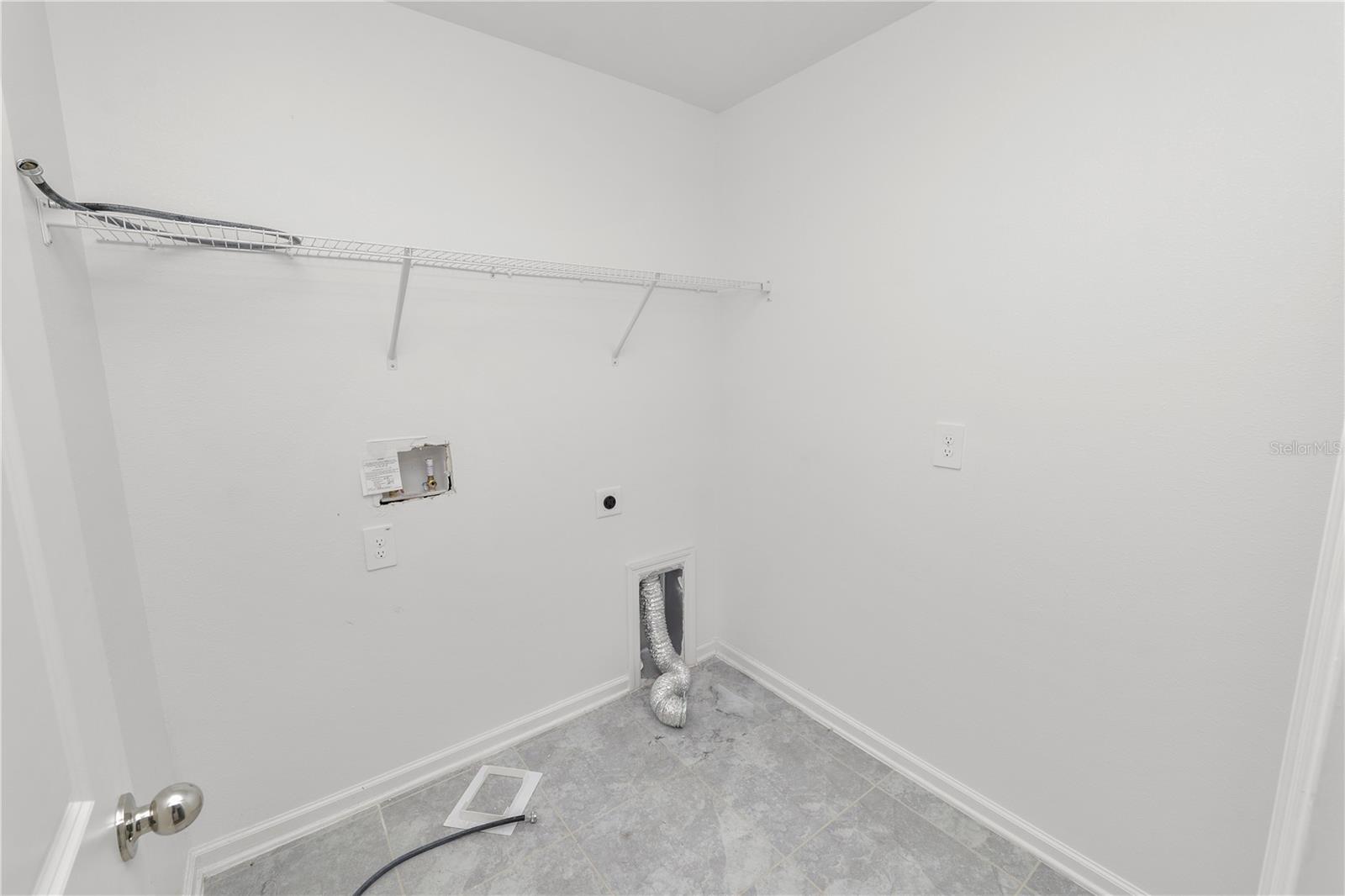1465 Deepwater Cir Property Photo 28