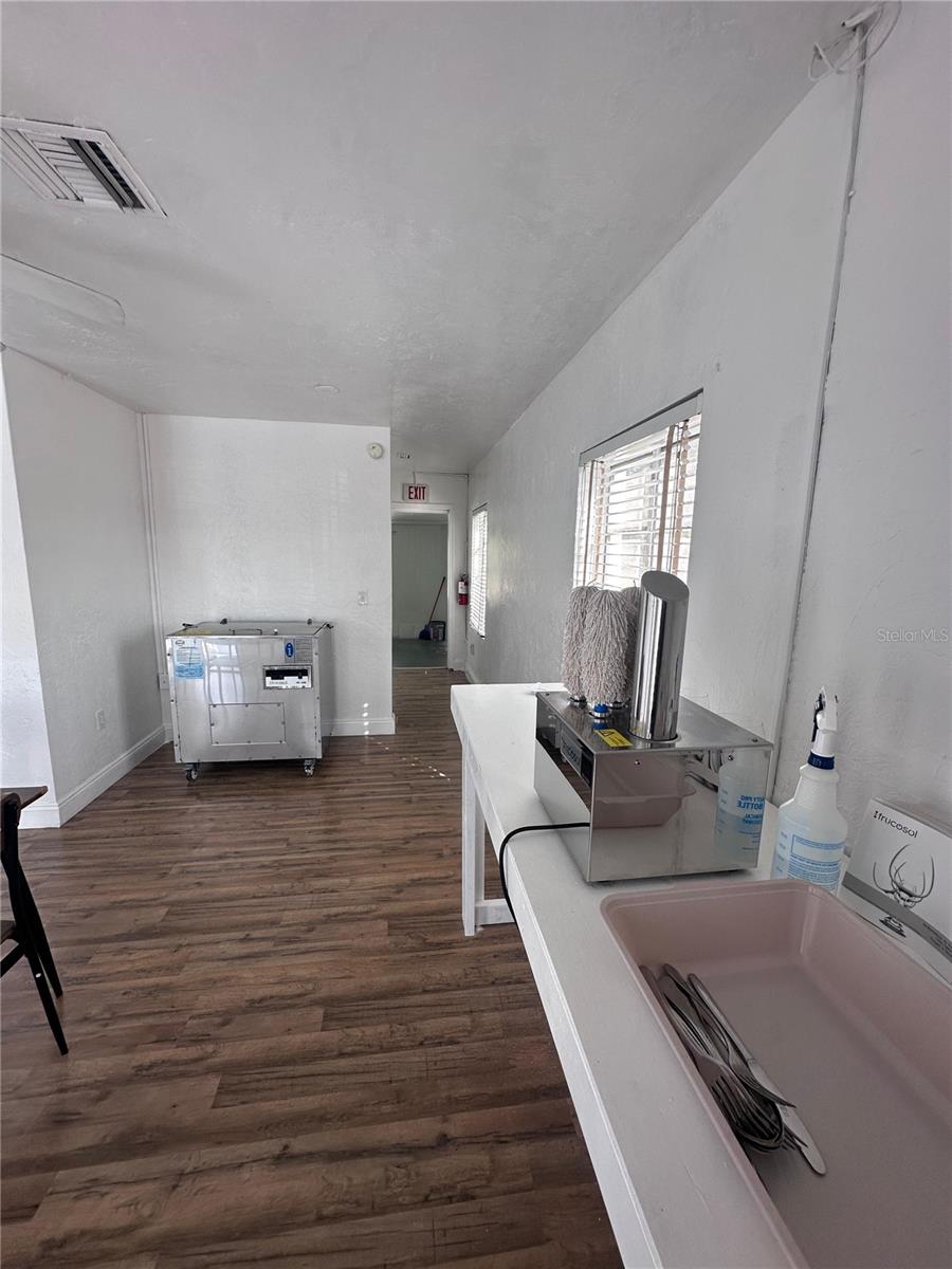 3000 Kenilworth Blvd Property Photo 4