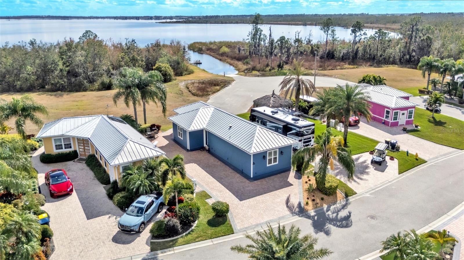 3272 Fish Hawk Dr Property Photo 1