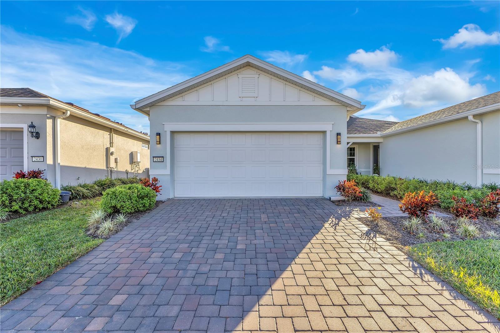 2434 N Cliff Way Property Photo 1