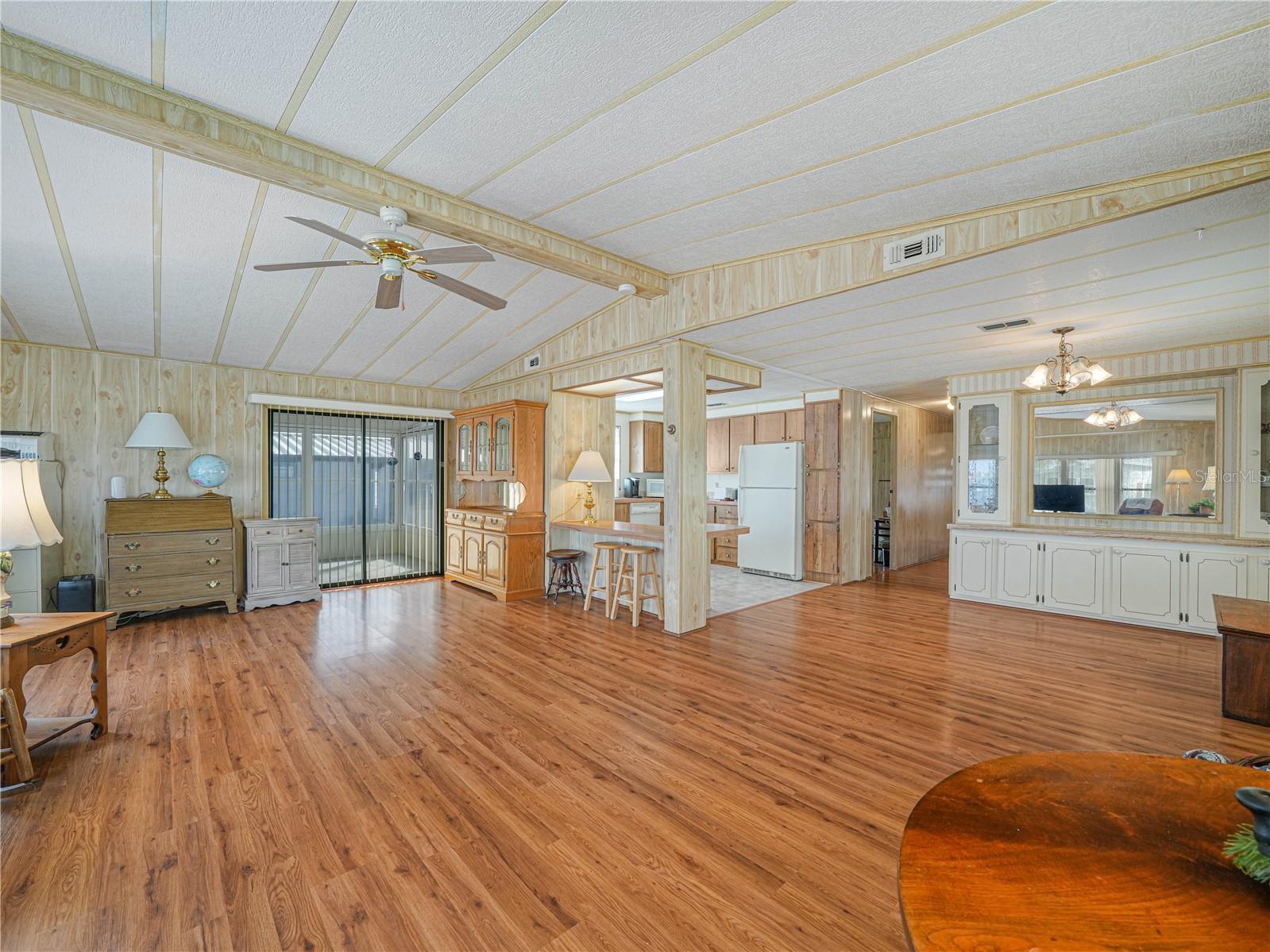 1679 Foxway Dr Property Photo 3