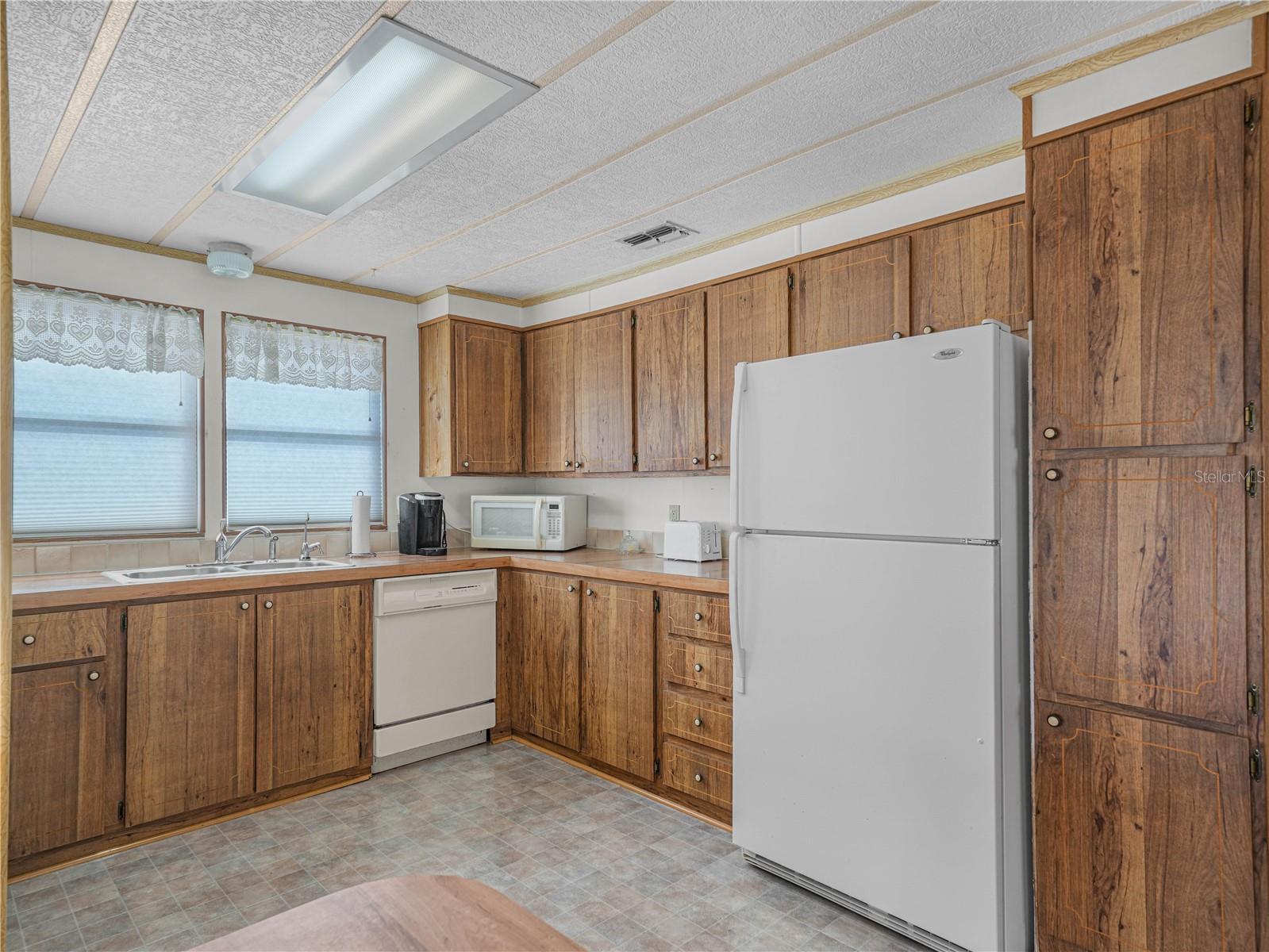 1679 Foxway Dr Property Photo 8