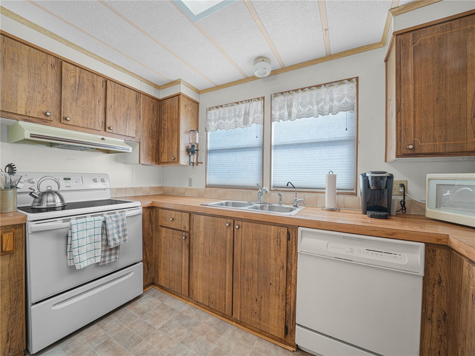 1679 Foxway Dr Property Photo 9