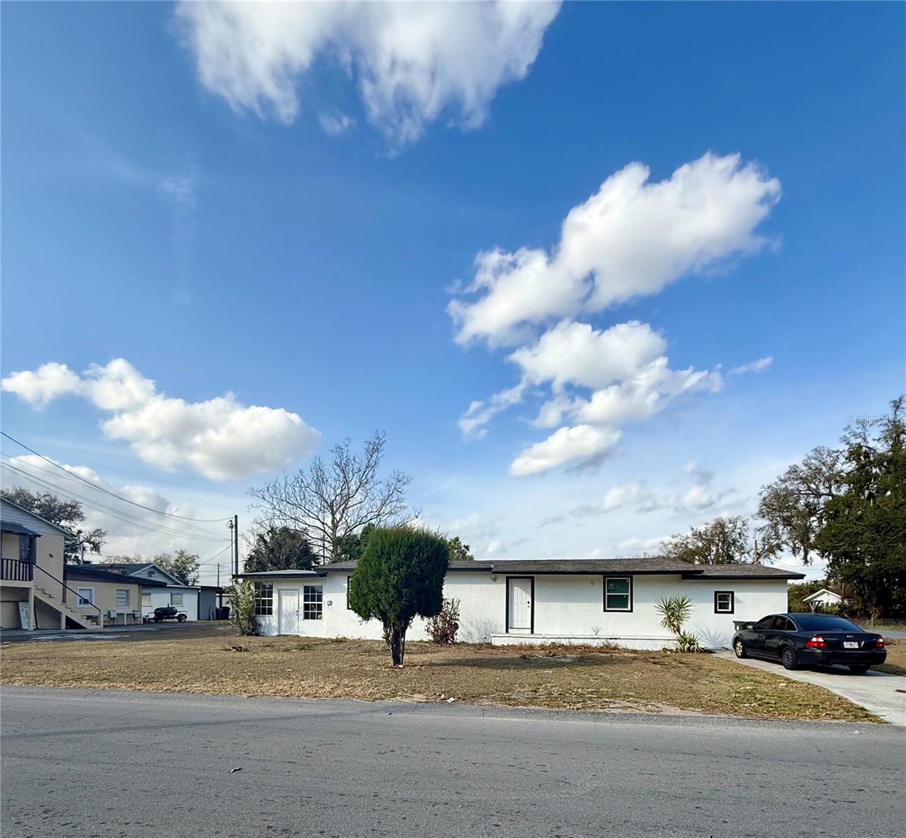 1550 E Bay St Property Photo 2
