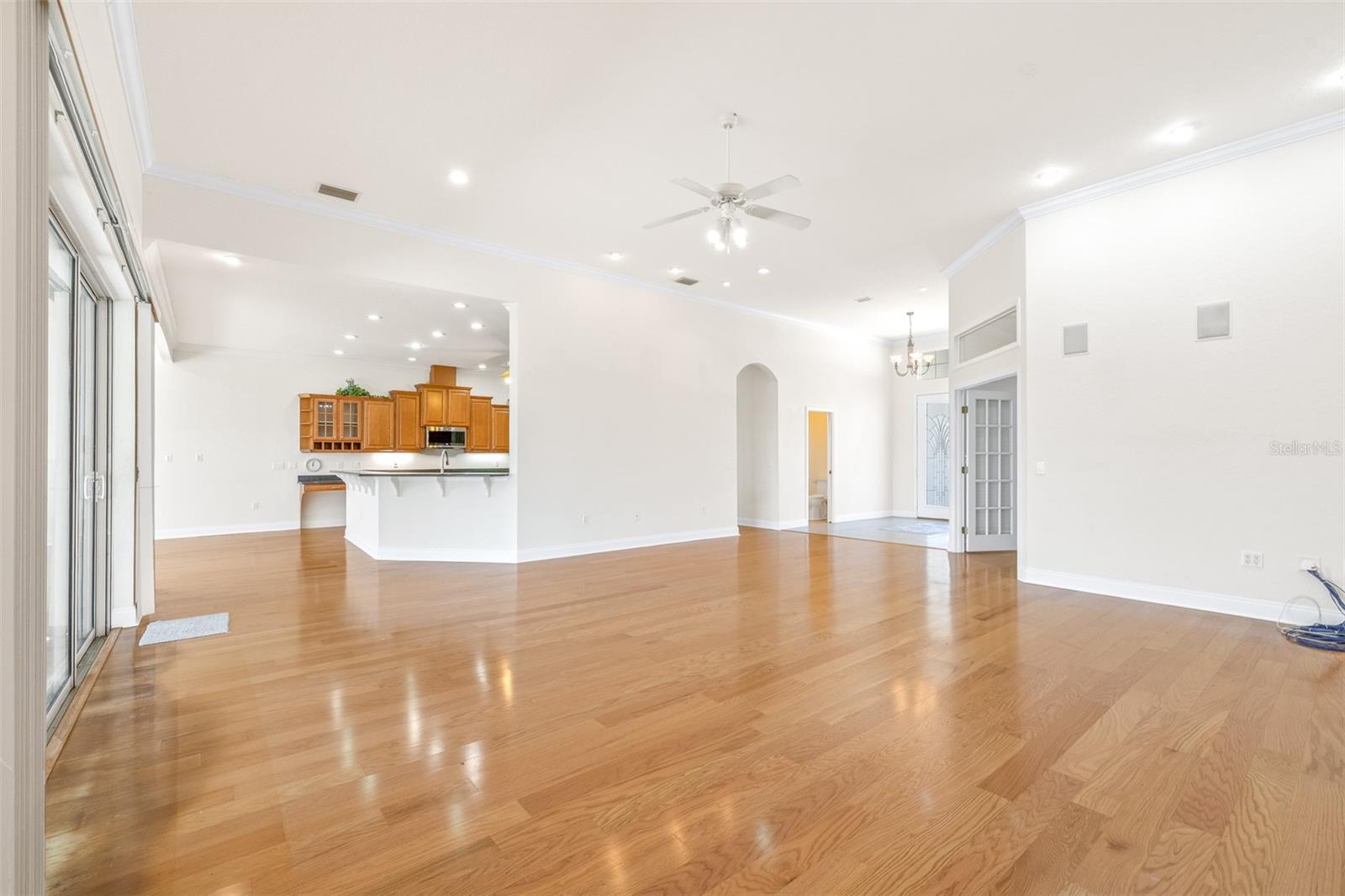 6779 Huntington Hills Blvd Property Photo 5