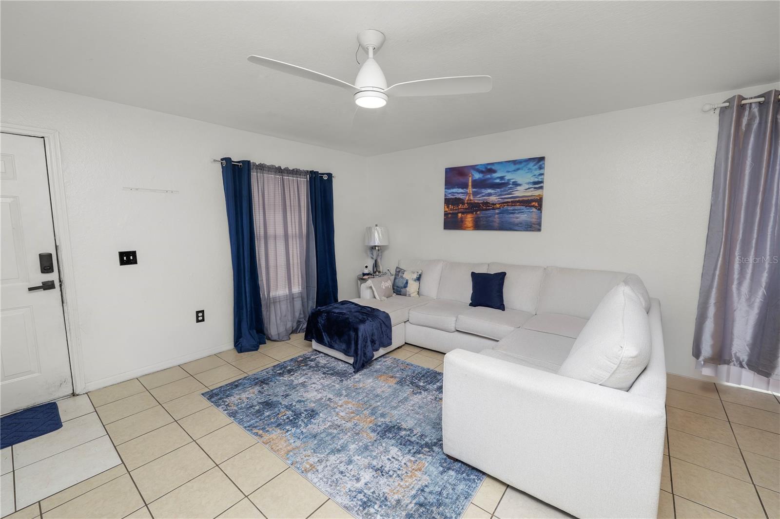1040 Austin St Property Photo 5
