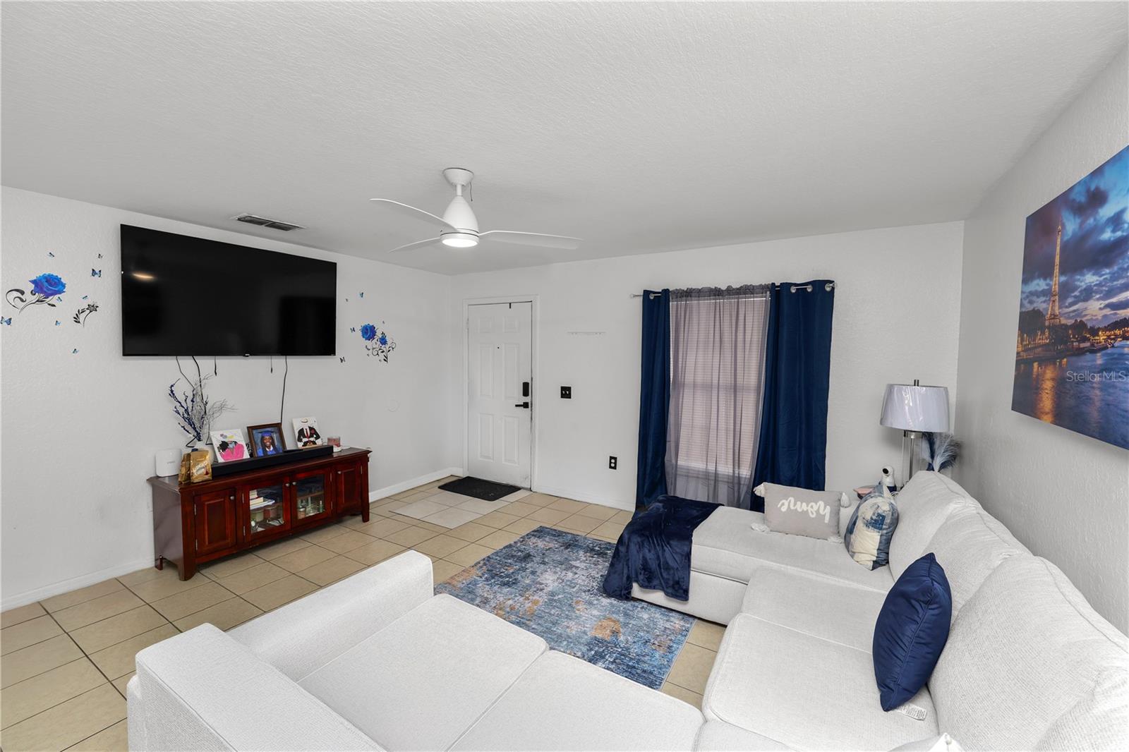 1040 Austin St Property Photo 6