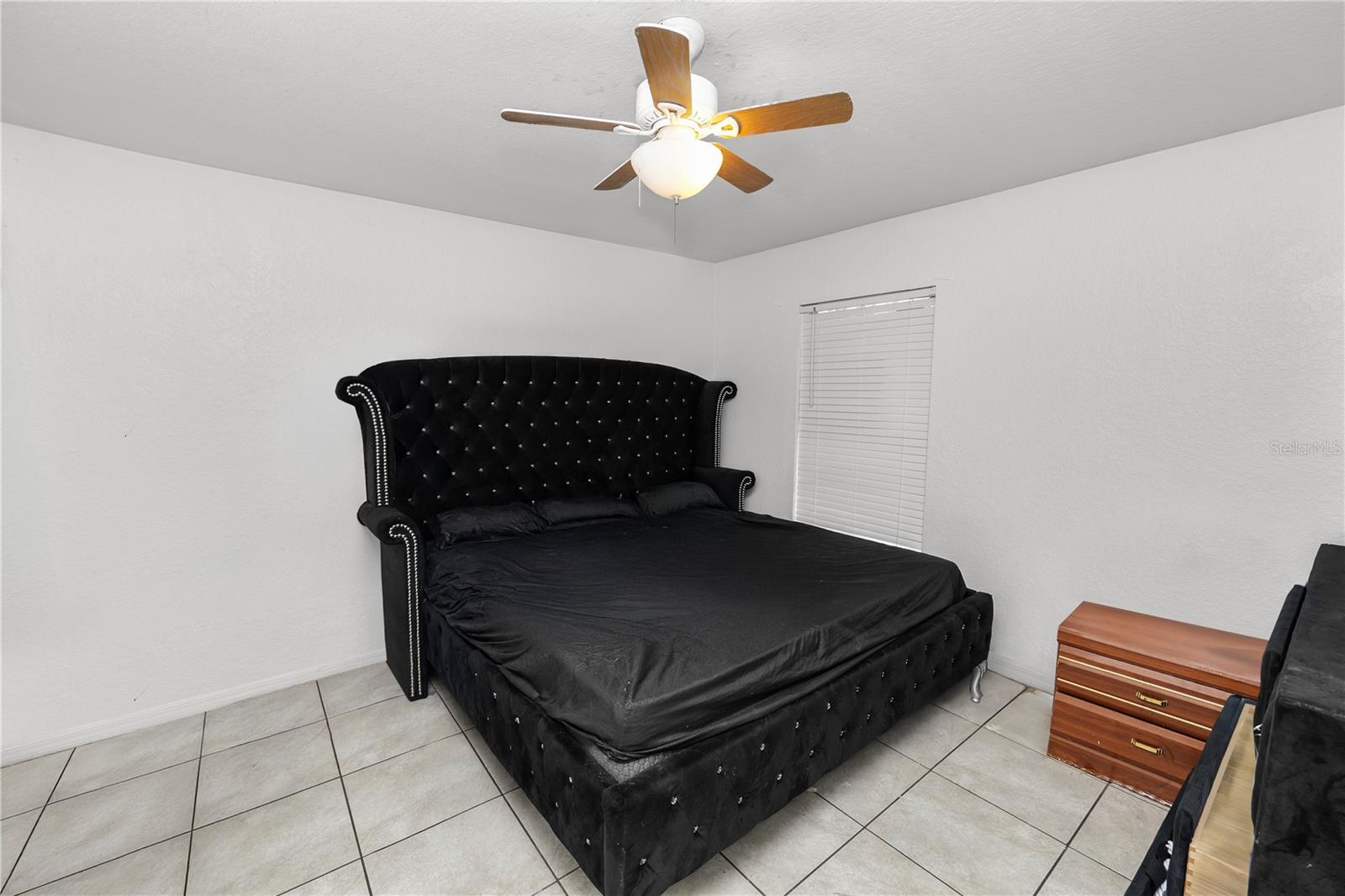 1040 Austin St Property Photo 11