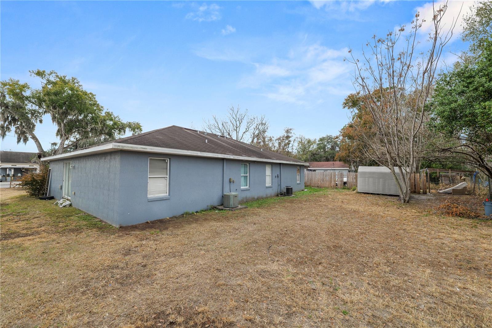 1040 Austin St Property Photo 16