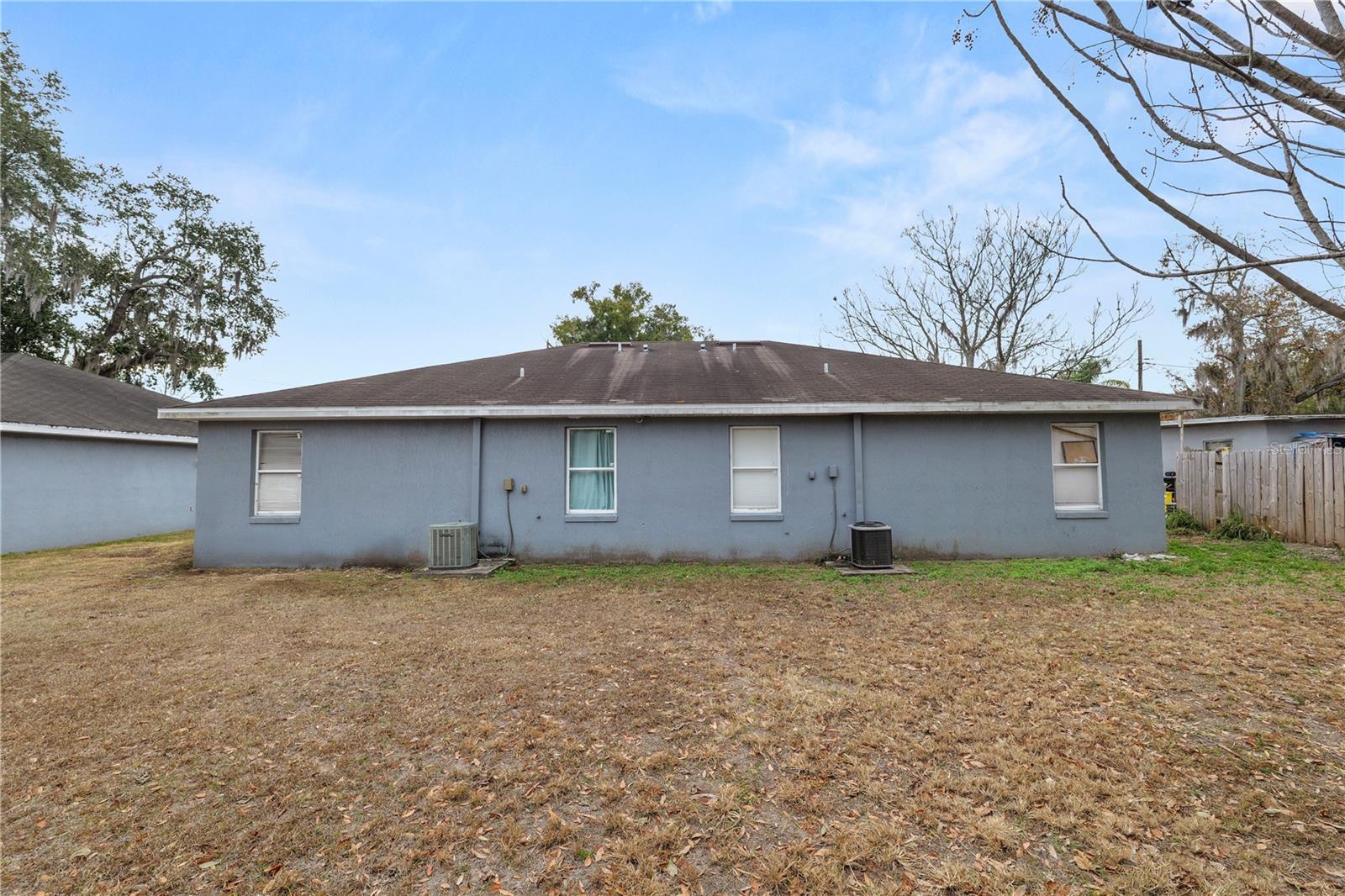 1040 Austin St Property Photo 17