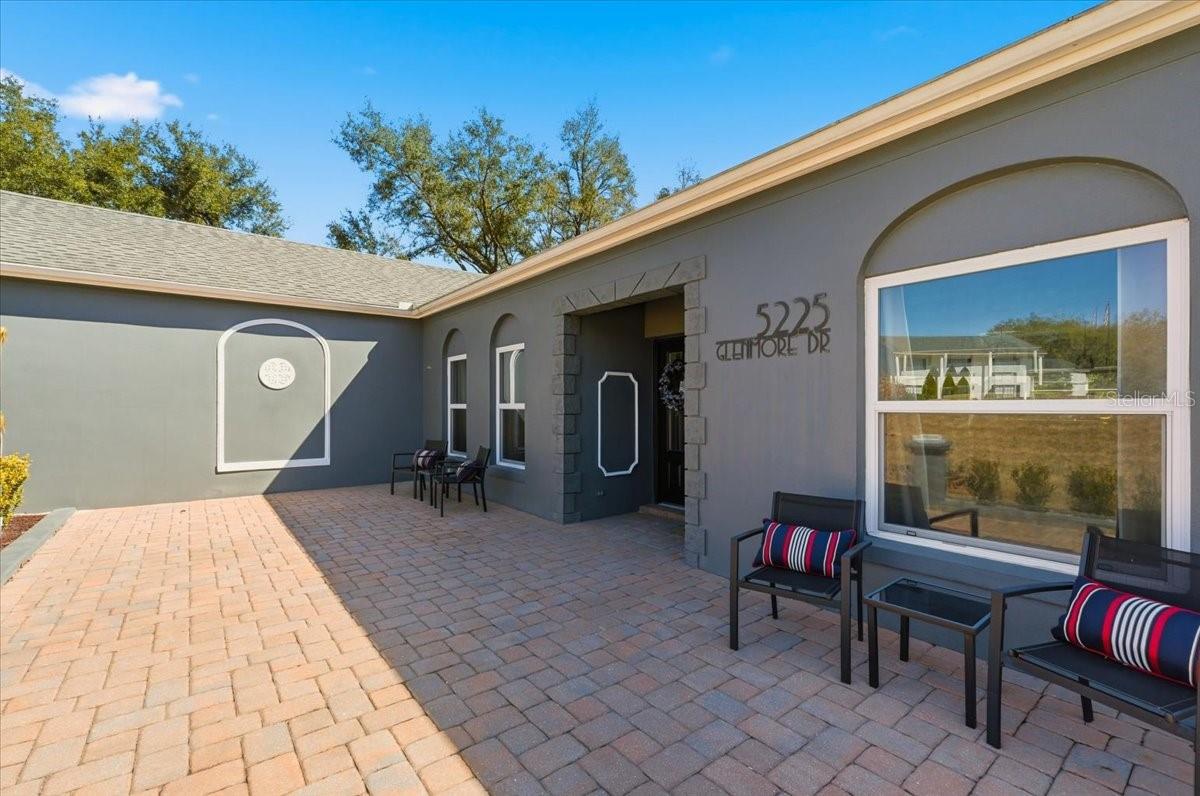 5225 Glenmore Dr Property Photo 3