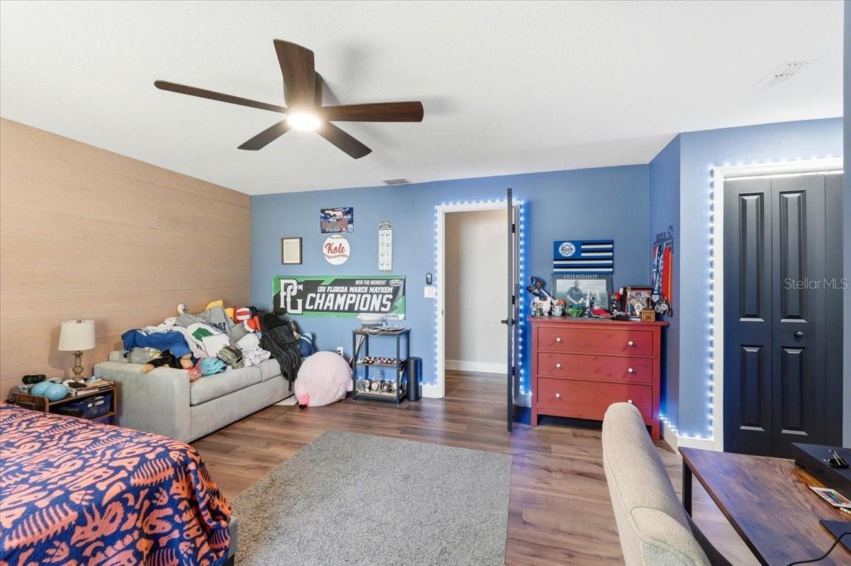 5225 Glenmore Dr Property Photo 33