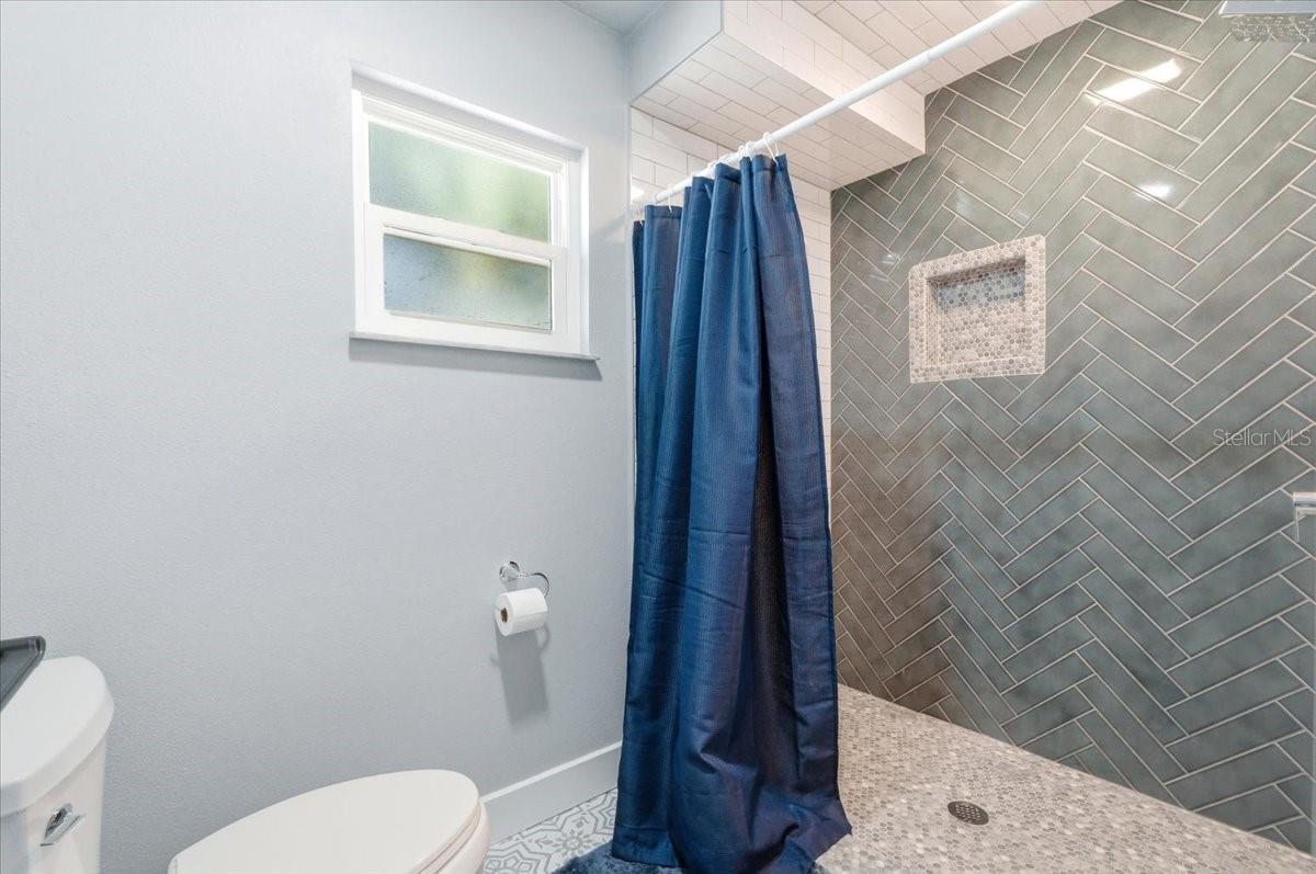 5225 Glenmore Dr Property Photo 38