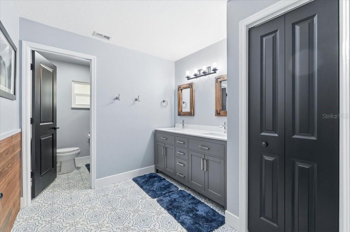 5225 Glenmore Dr Property Photo 39